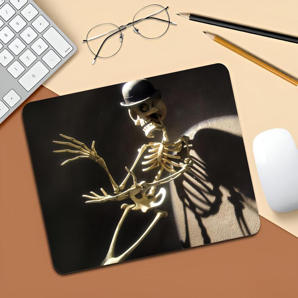C-Corpse B-BrideS 마우스 패드 게임용 노 - Laptop Accessories Protector 리뷰 및 가격